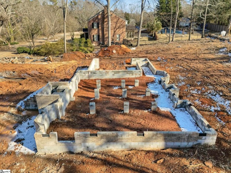 Property image 5 of 111 Williamsburg Drive in Jamestowne Estates, Greer, SC 29651