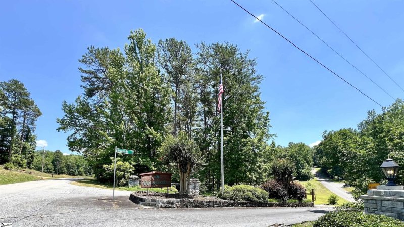 Property image 5 of 3 Lost Forest Drive in West Lake Estates, Westminster, SC 29693