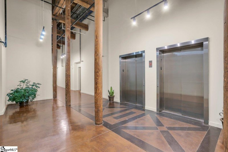 Property image 3 at 400 Mills Avenue, Greenville, SC 29605