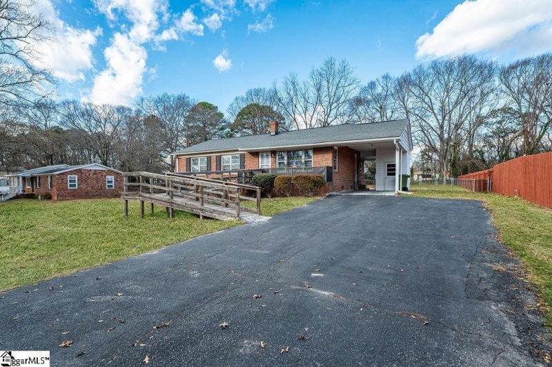 Property image 2 at 706 Fairview Street, Fountain Inn, SC 29644