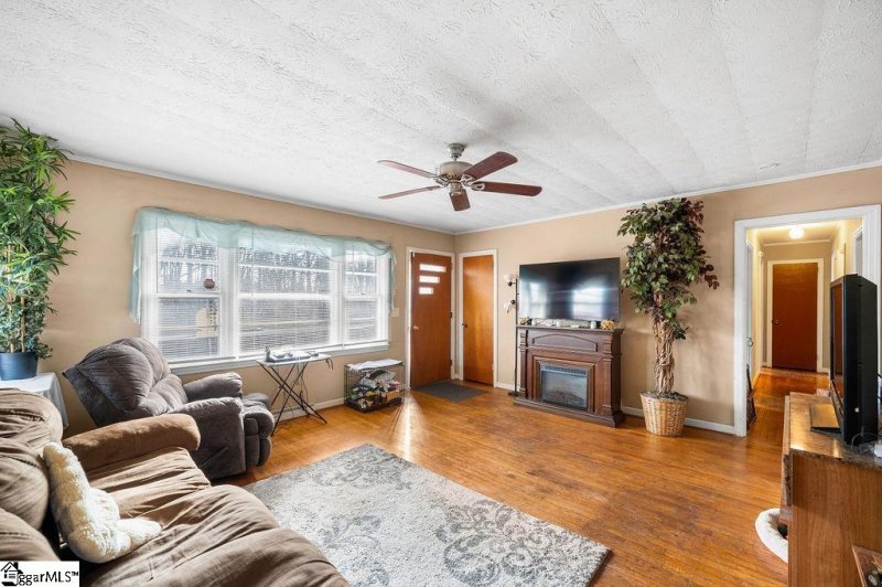 Property image 3 at 706 Fairview Street, Fountain Inn, SC 29644