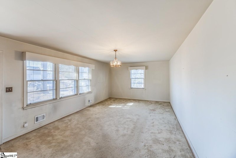 Property image 5 at 8 Cliffside Drive, Greenville, SC 29605