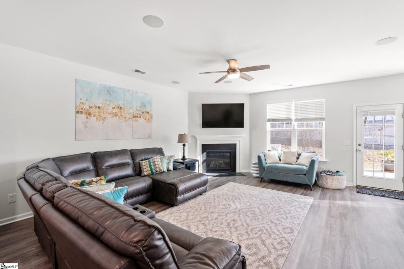 Property image 4 at 403 Yarrow Way, Greenville, SC 29607