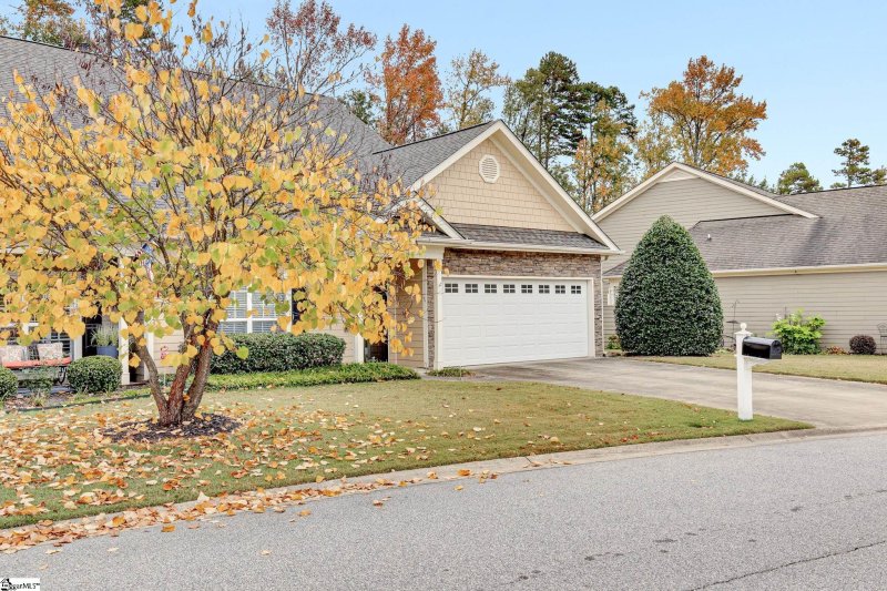 Property image 2 at 233 Louisville Drive, Greenville, SC 29607