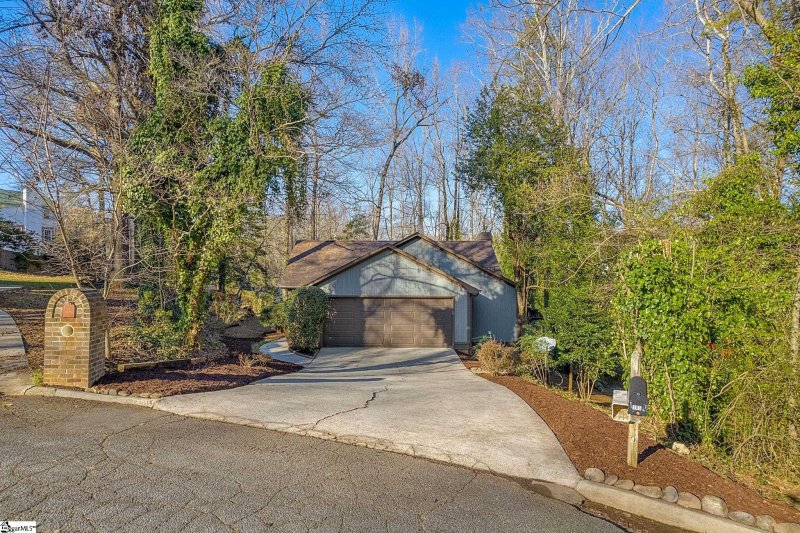 Property image 2 at 105 Oak Ridge Court, Greer, SC 29615