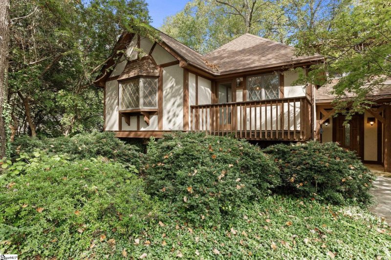 Property image 2 at 3 Parrish Court, Greenville, SC 29607