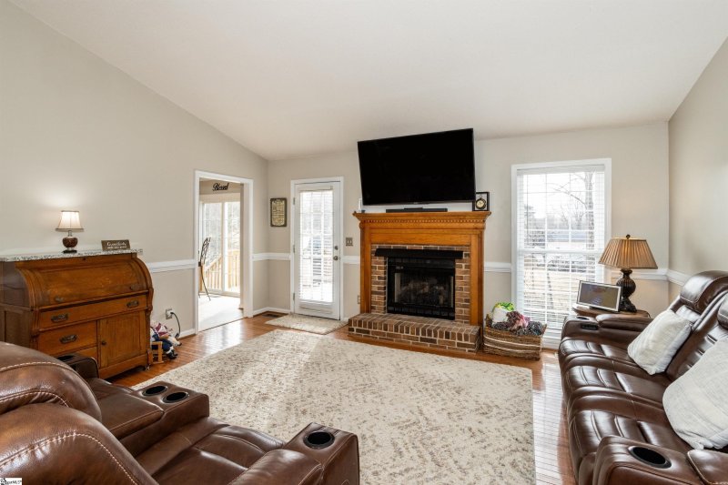 Property image 4 at 45 Rollingreen Road, Greer, SC 29651