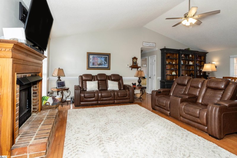 Property image 5 at 45 Rollingreen Road, Greer, SC 29651