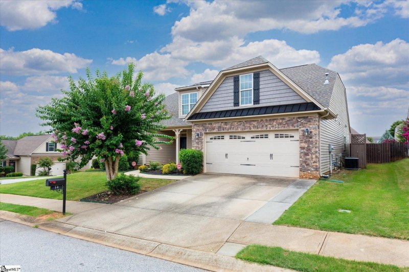 Property image 3 at 14 Penrith Court, Simpsonville, SC 29681