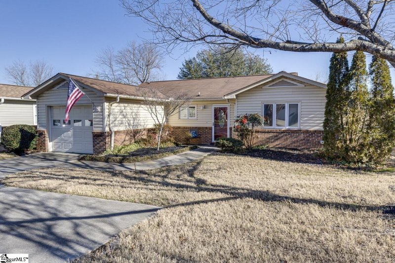 Property image 3 at 206 Lakeside Circle, Greenville, SC 29615-5323