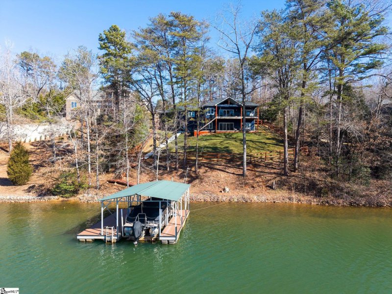 Property image 3 at 135 W Waters Edge Lane, West Union, SC 29696