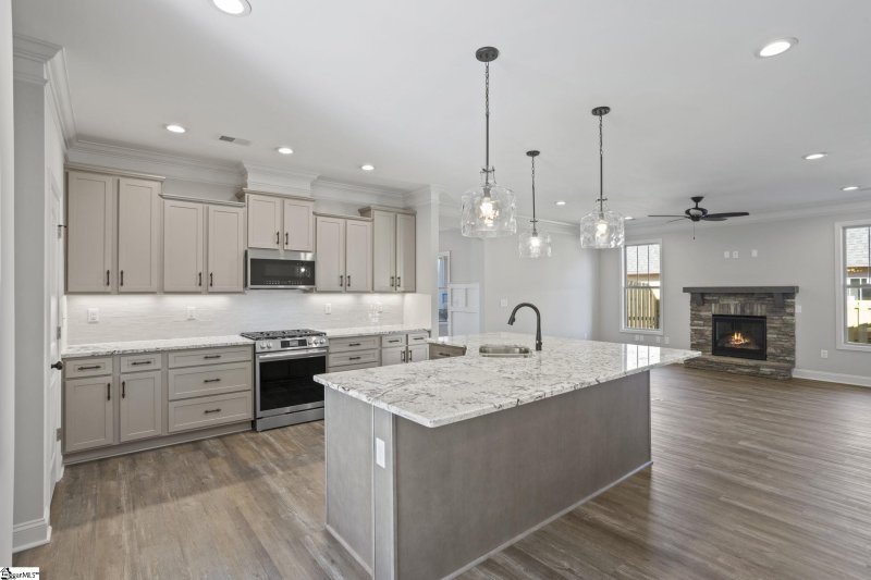 Property image 2 at 100 Ainsworth Street, Greenville, SC 29607