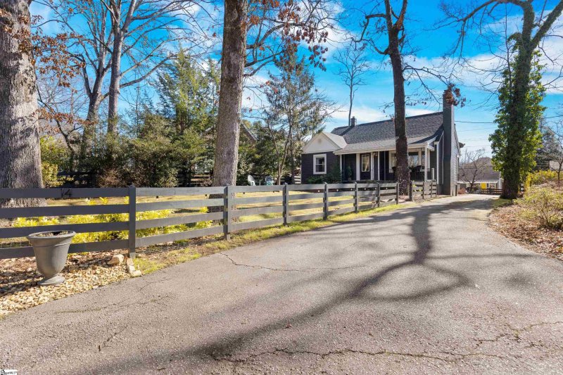 Property image 2 at 14 Wedgewood Drive, Greenville, SC 29609