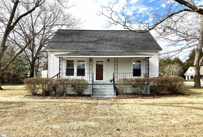 Property image 2 at 113 Garrison Street, Easley, SC 29640