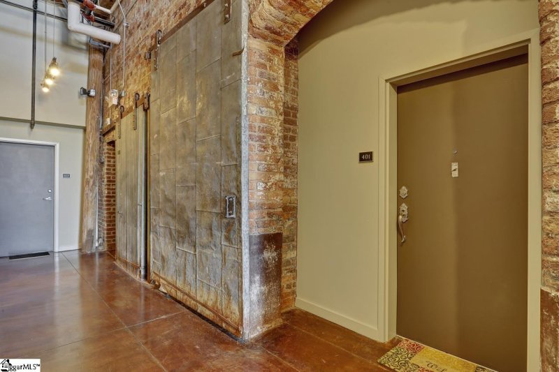 Property image 3 at 400 Mills Avenue, Greenville, SC 29605