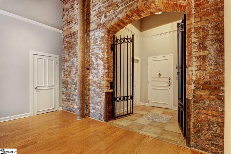 Property image 4 at 400 Mills Avenue, Greenville, SC 29605