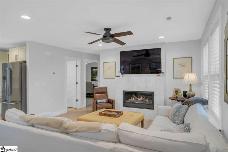 Property image 3 at 8 Fairlane Circle, Greenville, SC 29607