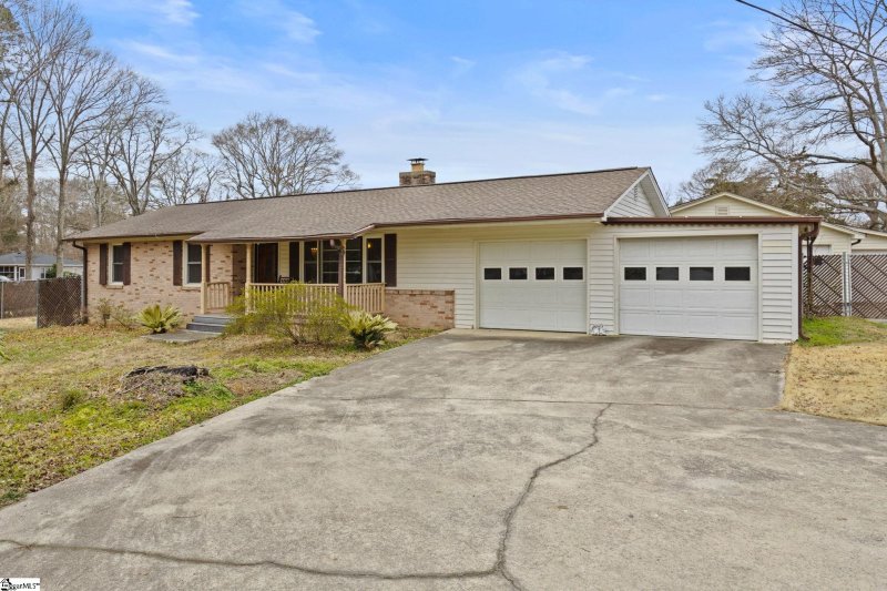 Property image 2 at 120 Holland Street, Simpsonville, SC 29681-3818