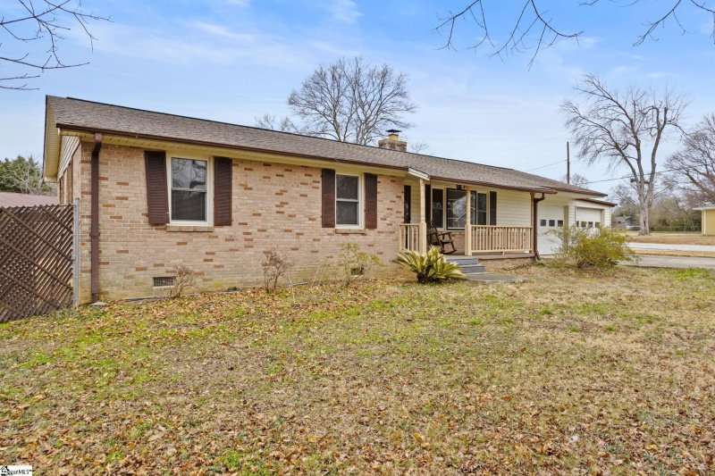 Property image 3 at 120 Holland Street, Simpsonville, SC 29681-3818