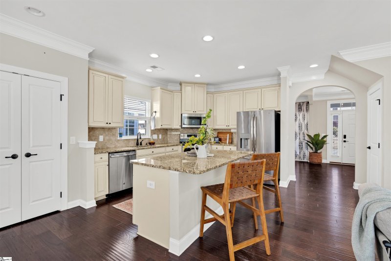 Property image 2 at 10 Alister Drive, Greenville, SC 29607