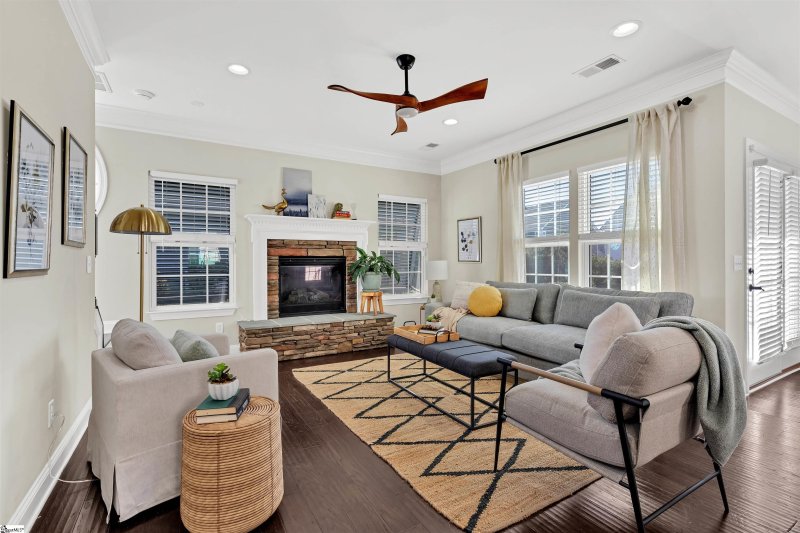 Property image 3 at 10 Alister Drive, Greenville, SC 29607