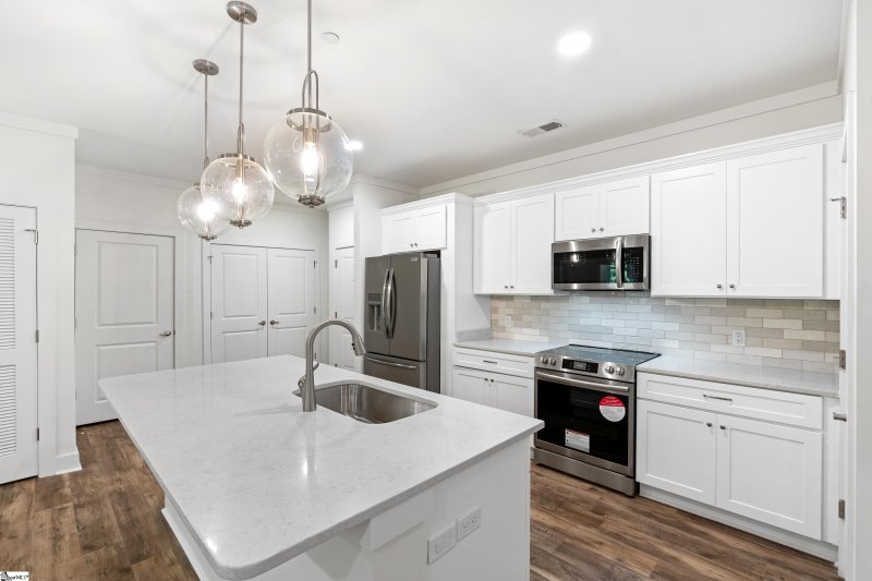 Property image 5 at 98 E Mcbee Avenue, Greenville, SC 29601