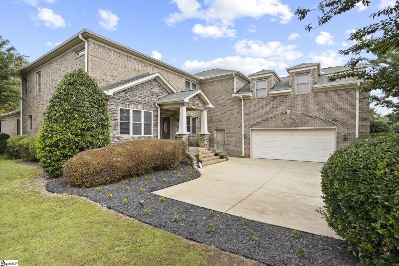 Asheton Lakes, Simpsonville Community
