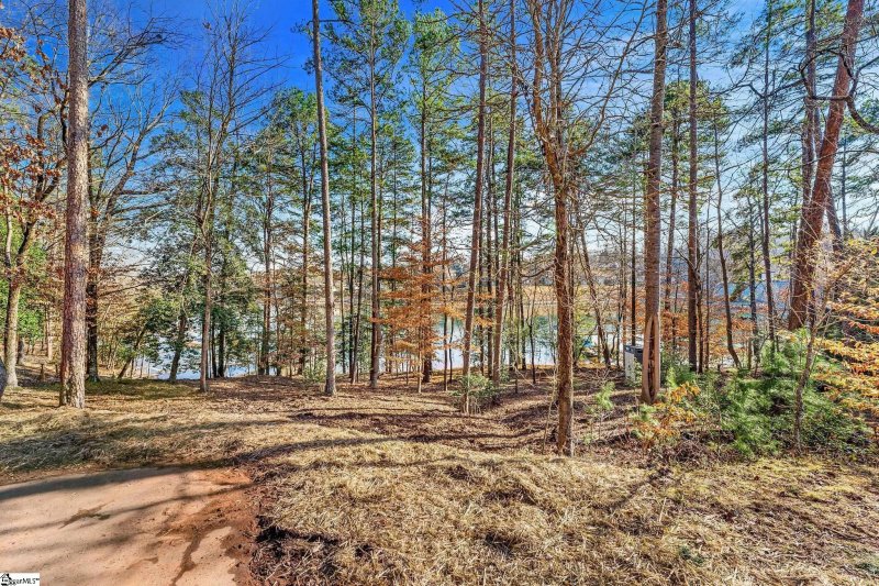 Property image 3 at 305 Sharview Drive, West Union, SC 29420