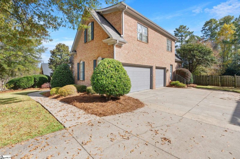 Property image 2 at 9 Riverbanks Court, Greer, SC 29651