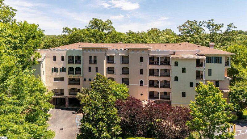 1209 E Washington Street