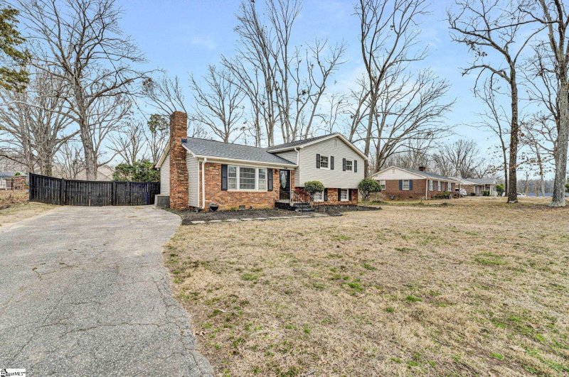 Property image 3 at 316 Vine Hill Road, Greenville, SC 29607
