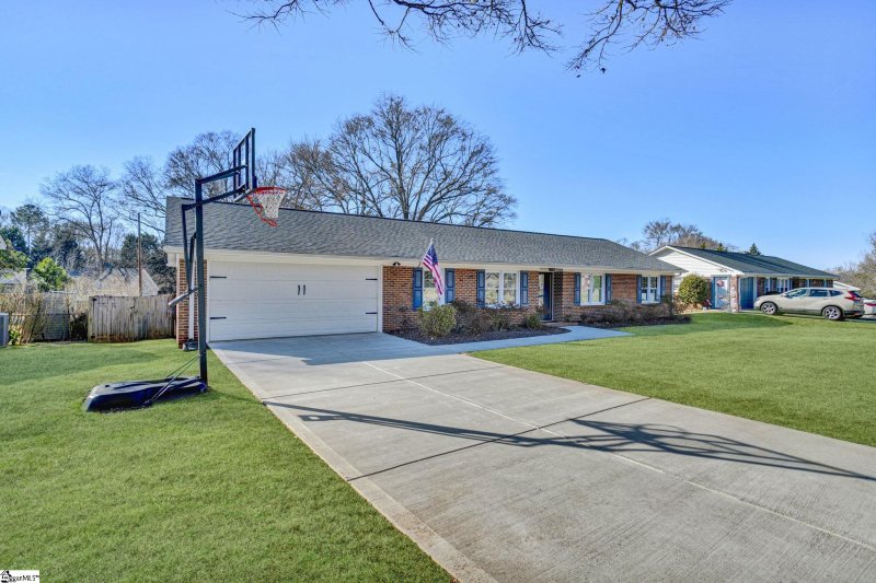 Property image 2 at 9 Scottswood Road, Greenville, SC 29615