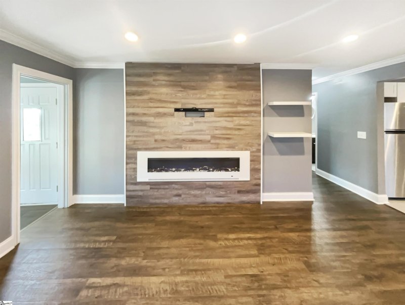Property image 3 at 318 Crosby Circle, Greenville, SC 29605