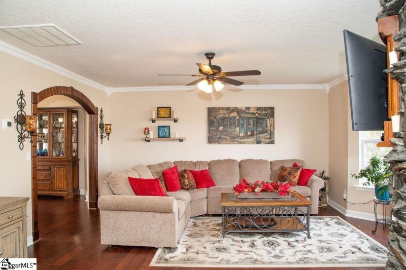 Property image 4 at 204 Hickory Rock Lane, Greer, SC 29651