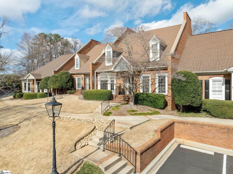 Property image 2 at 122 Glenbrooke Way, Greenville, SC 29615