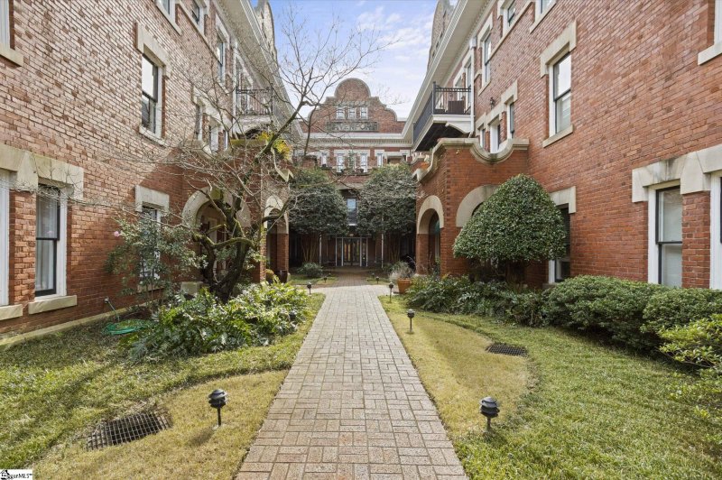 Property image 2 at 400 E Washington Street, Greenville, SC 29601