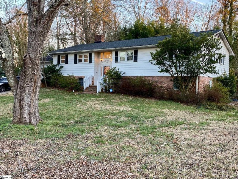 Property image 3 at 100 Ravensworth Road, Taylors, SC 29687