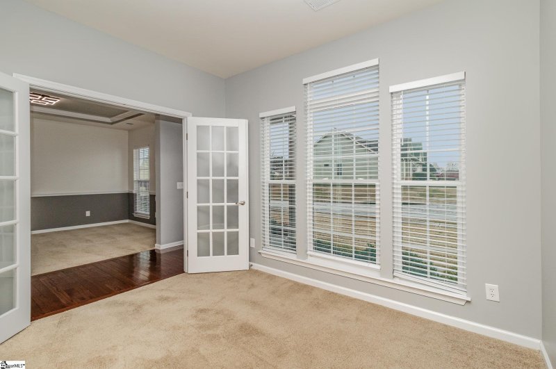 Property image 3 of 394 Shoreline Boulevard in Glen Lake, Boiling Springs, SC 29316