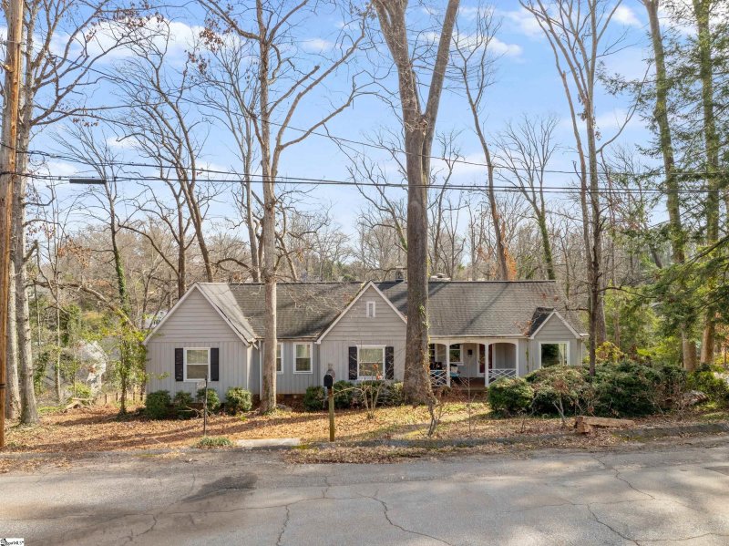 Property image 4 of 240 E Avondale Drive in North Main, Greenville, SC 29609