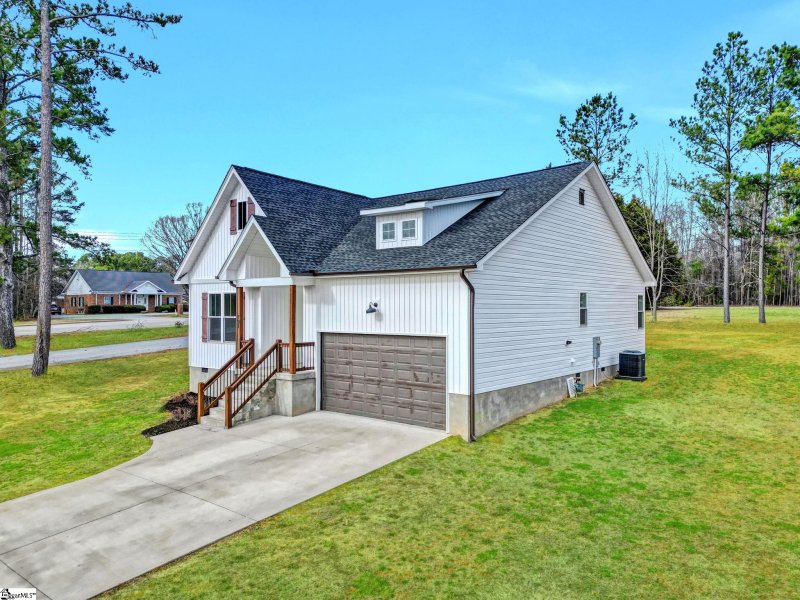 Property image 2 at 101 Stratford Place, Clinton, SC 29325