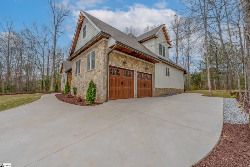 Property image 2 at 500 Acadia Avenue, Piedmont, SC 29673