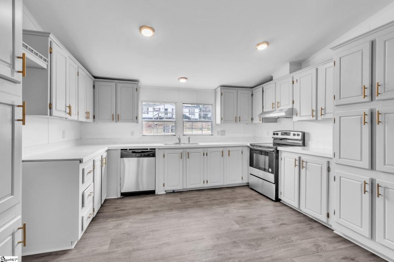 Property image 5 at 100 Channel Drive, Greenville, SC 29611