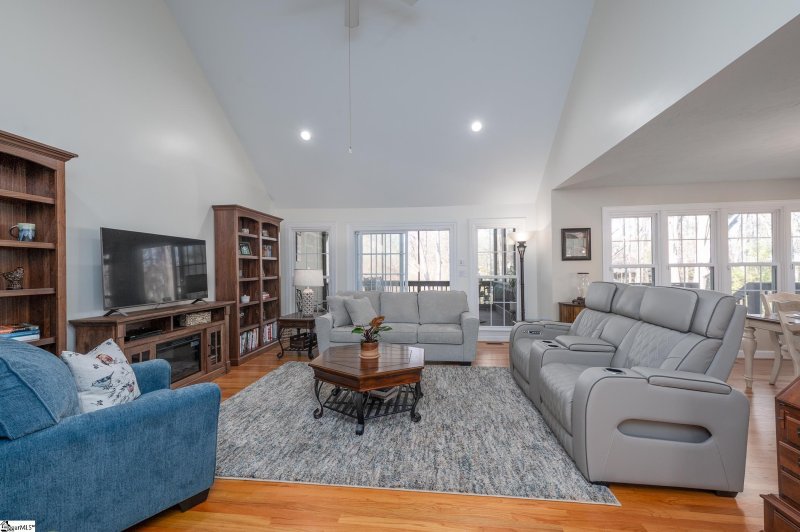 Property image 2 at 432 Thorn Meadow Lane, Boiling Springs, SC 29316