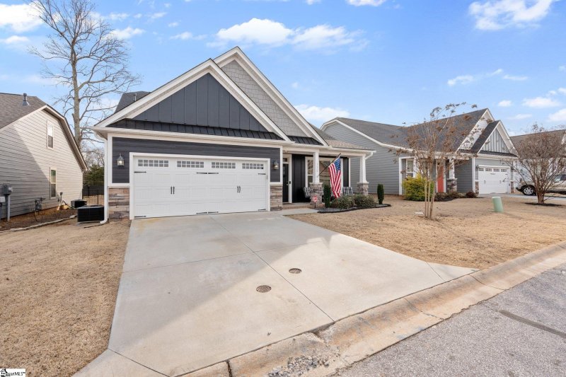 Property image 2 at 132 Cherrybark Lane, Taylors, SC 29687