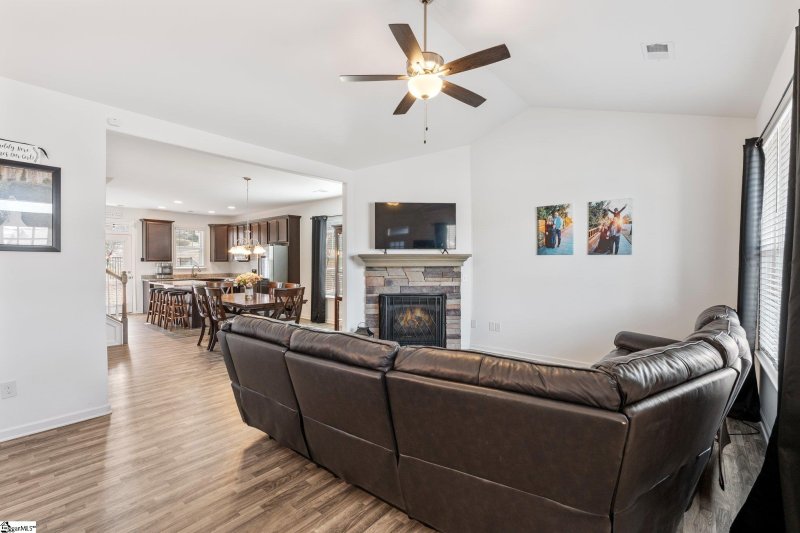 Property image 5 at 132 Cherrybark Lane, Taylors, SC 29687