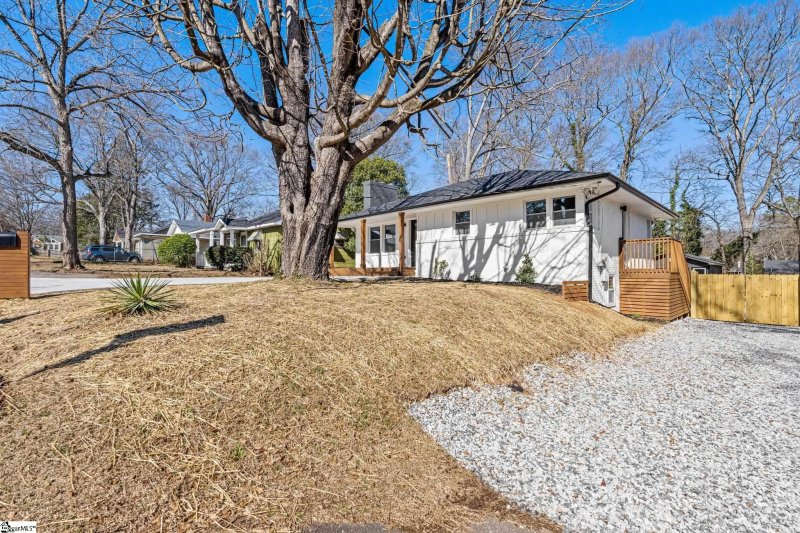 Property image 4 at 9 Merlocke Drive, Greenville, SC 29607