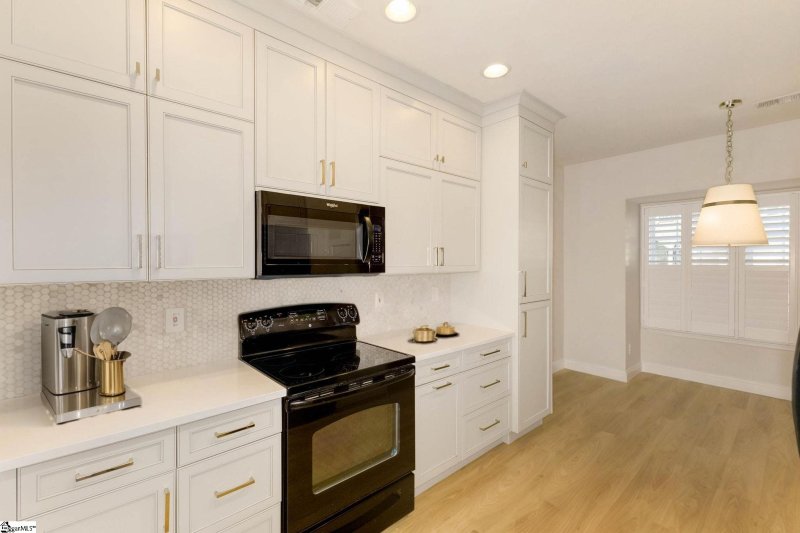 Property image 4 at 403 Cedar Pines Drive, Greenville, SC 29615