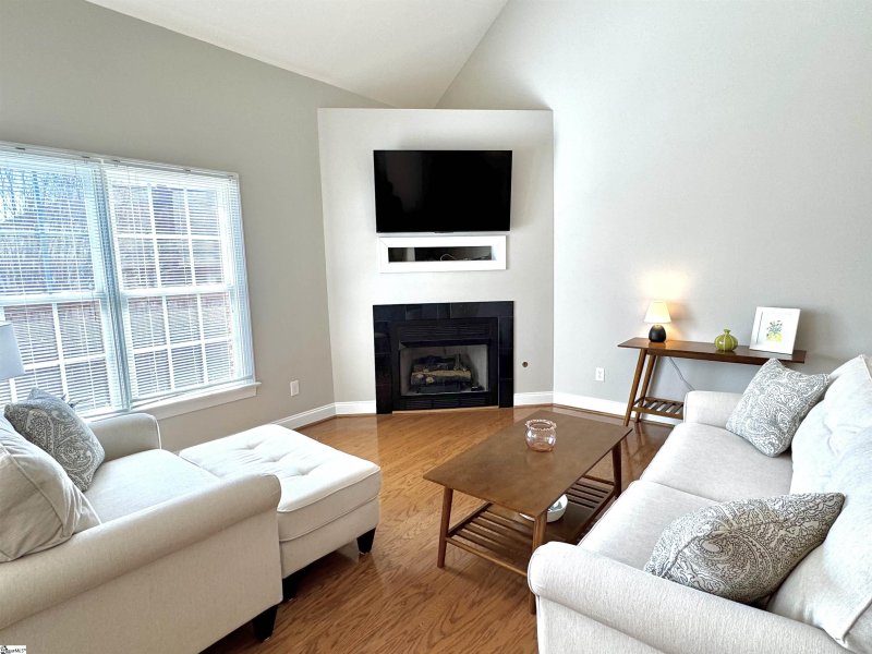 Property image 3 at 405 Redspire Drive, Greenville, SC 29617