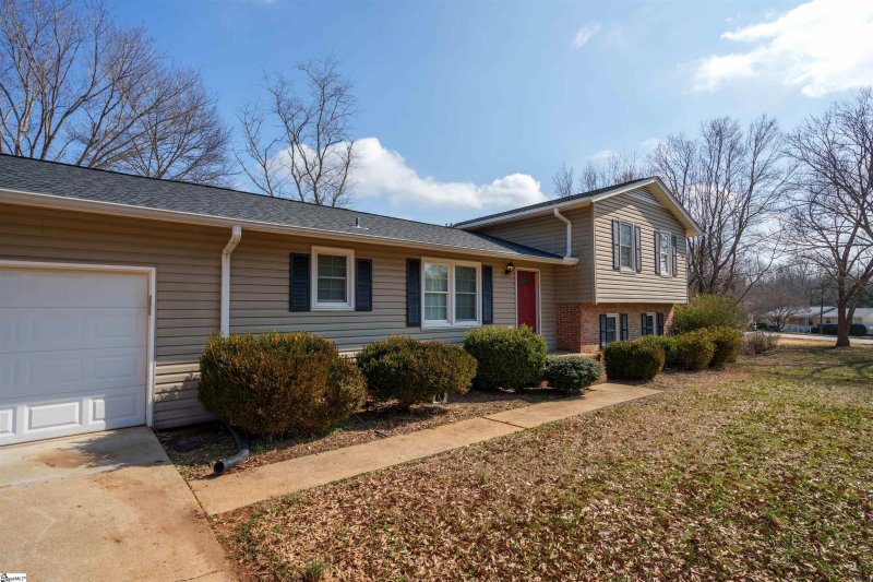 Property image 2 at 101 Shagbark Court, Simpsonville, SC 29680