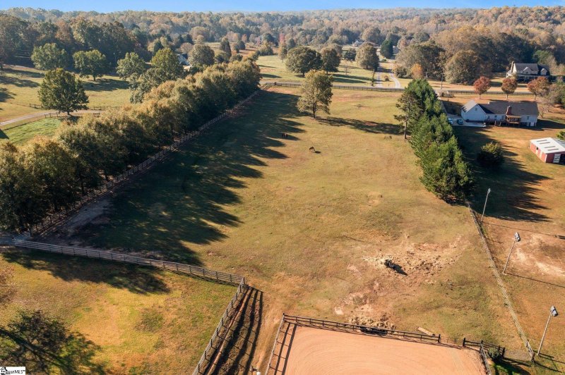 Property image 4 at 132 Lake Road, Easley, SC 29642